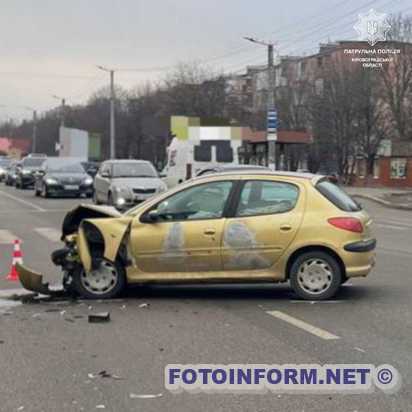 У Кропивницькому не розминулися два автомобіля (ФОТО)